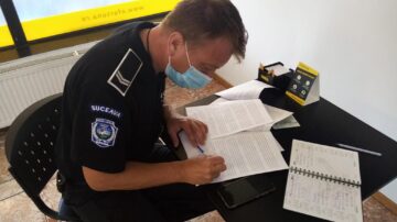 Portul măștii de protecție în spații închise, ignorat adesea, au constatat polițiștii