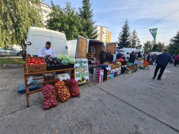 Piața volantă de la Direcția Agricolă a atras din nou sute de suceveni