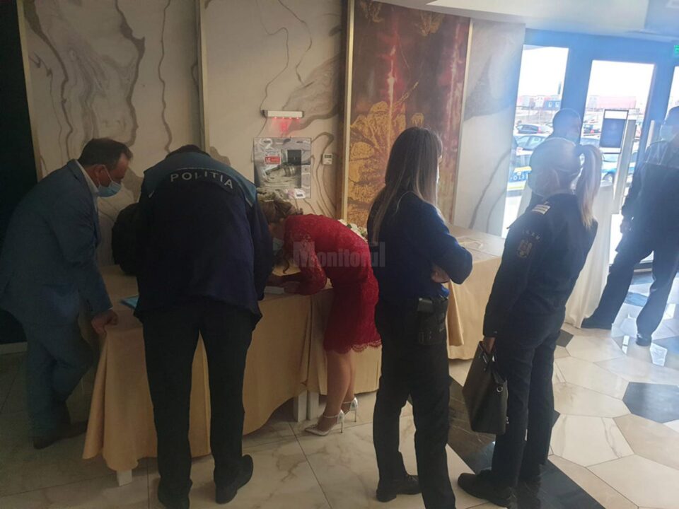 Două nunți organizate în comune aflate în scenariul roșu, sparte de polițiști