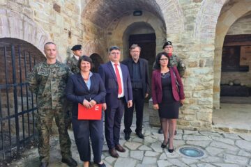 Organizatorii evenimentului, alături de militari polonezi