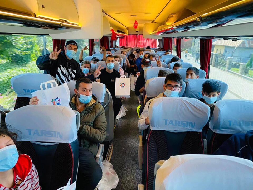 50 de copii din centrele de plasament sucevene, într-o excursie la munte, datorită oamenilor care au participat la „Spectacol de Bine”