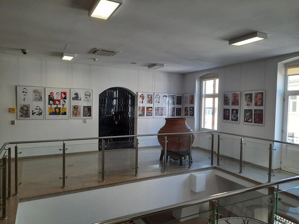 Expoziția Internațională de Caricatură – Portret „140 Bacovia”, la Muzeul de Istorie