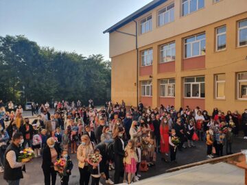 Ion Lungu a participat la deschiderea anului școlar la 14 unități de învățământ din municipiul Suceava
