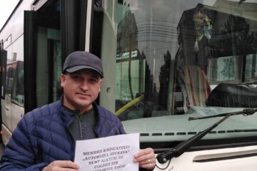 Protest al transportatorilor publici locali din Suceava, în semn de solidaritate cu colegii lor din Vaslui