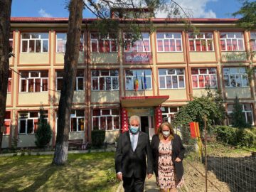 Ion Lungu a participat la deschiderea anului școlar la 14 unități de învățământ din municipiul Suceava