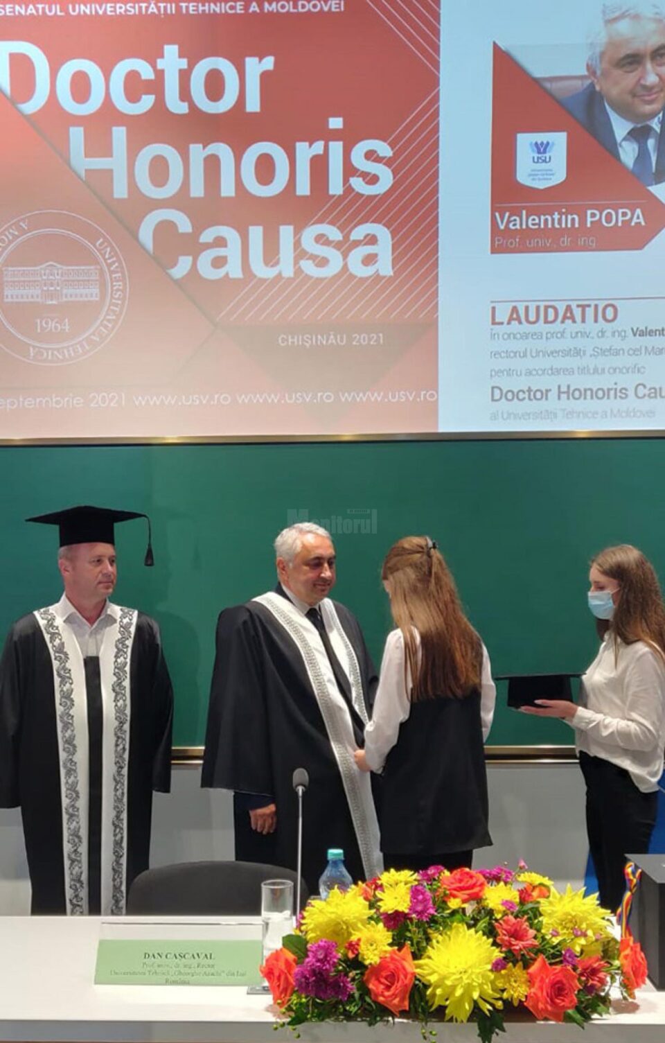 Rectorul USV, Valentin Popa, distins cu titlul de Doctor Honoris Causa la Chișinău