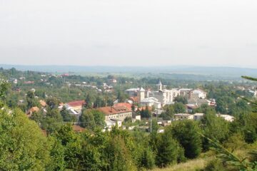 Restricții specifice scenariului roșu în orașul Solca Foto wikipedia.ro