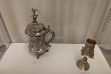 Piese din colecțiile aflate în patrimoniul Muzeului Național Peleș, expuse la Muzeul de Istorie Suceava