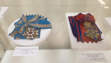 Piese din colecțiile aflate în patrimoniul Muzeului Național Peleș, expuse la Muzeul de Istorie Suceava
