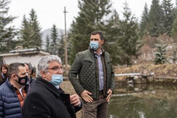 Ministrul Mediului, Tanczos Barna a condamnat vineri incidentul de la Suceava - foto G4Media.ro