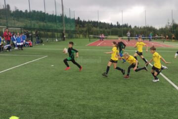Aproximativ 150 de copii au jucat rugby-touch, la Berchișești