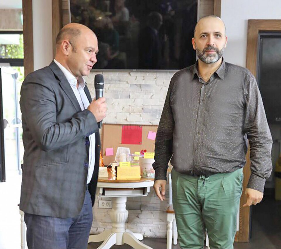 Directorul CAS, Cristi Bleorțu, și managerul ICD, Mihai Crețeanu, la deschiderea clinicii Directorul CAS, Cristi Bleorțu, și managerul ICD, Mihai Crețeanu, la deschiderea clinicii