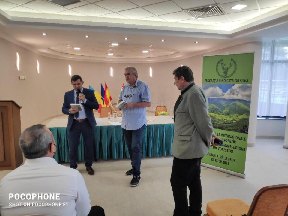 Scriitorul Cezar Straton a prezentat noua sa carte, ”Cernăuți, acum un veac”, la “Manifestările Internaționale ale Silvicultorilor” 1