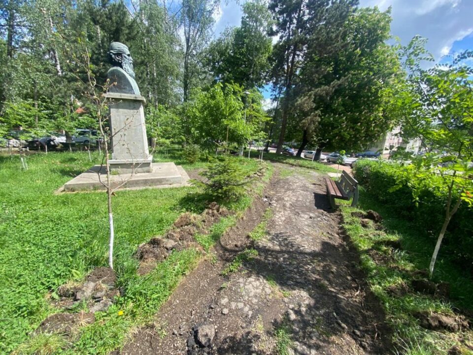 Viceprimarul Lucian Harșovschi a anunțat finalizarea lucrărilor de modernizare a parcului, cu tot cu parcarea și strada aferente