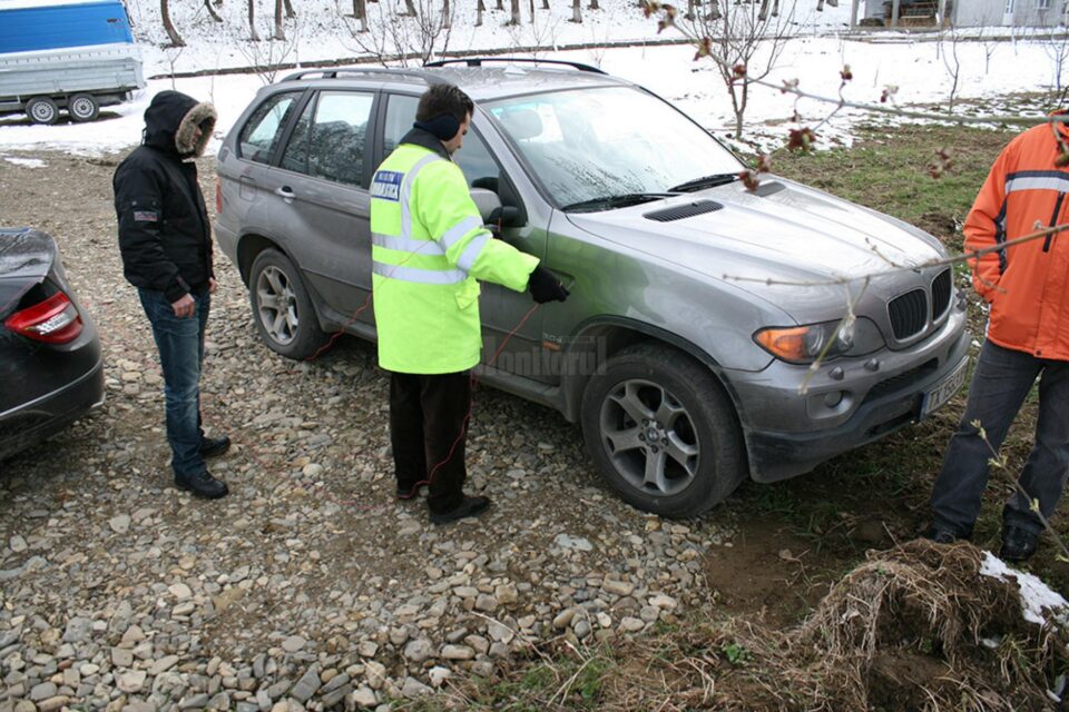 Mașini ridicate la perchezițiile din 2012