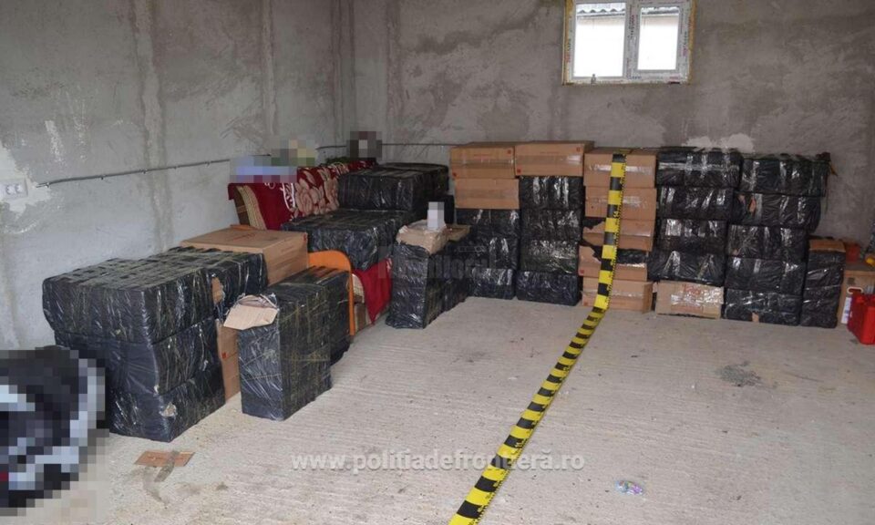 Țigări de contrabandă de aproape 100.000 de euro, ridicate din două gospodării din Vicovu de Sus