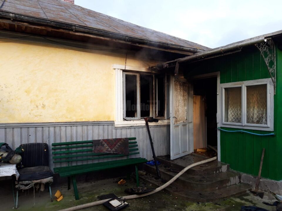 Un bătrân și-a pierdut viața într-un incendiu