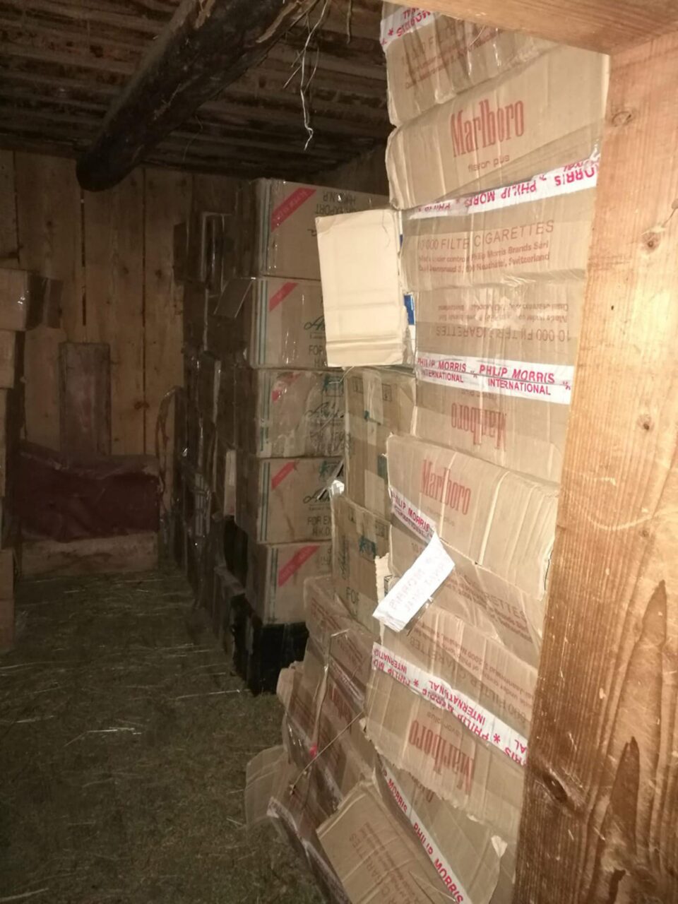 Depozitul de țigări descoperit la Moldovița