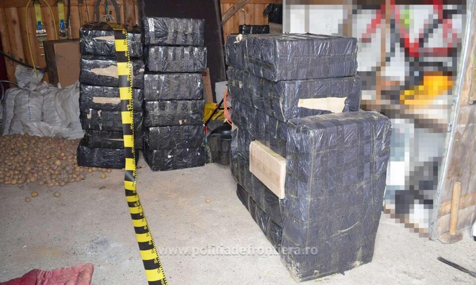 Țigări de contrabandă de aproape 100.000 de euro, ridicate din două gospodării din Vicovu de Sus