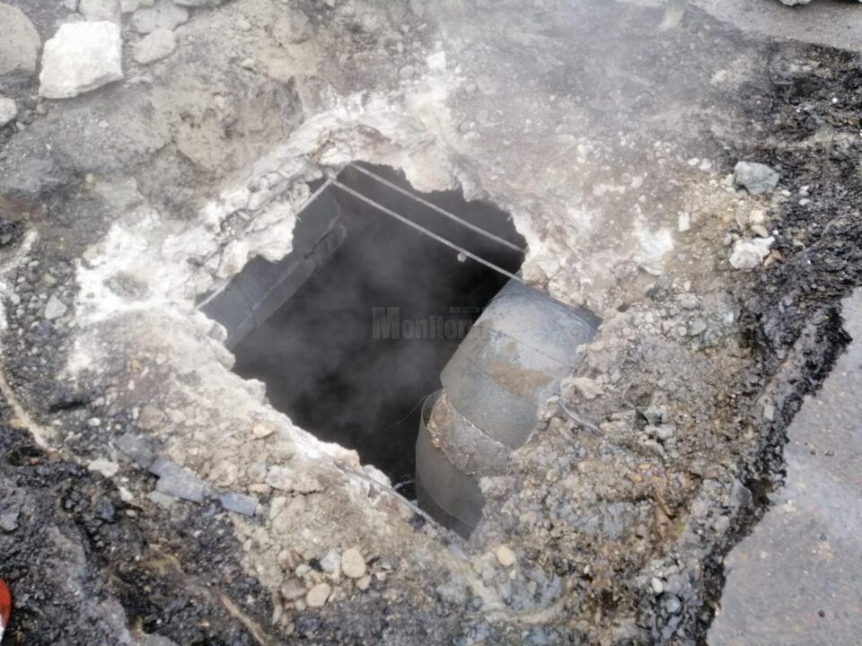O avarie la magistrala II de termoficare duce la sistarea temporară a apei calde în trei cartiere din Suceava O avarie la magistrala II de termoficare duce la sistarea temporară a apei calde în trei cartiere din Suceava