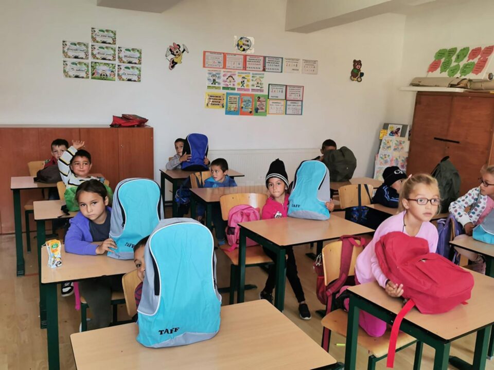 Campanie de strângere de rechizite școlare pentru 40 de copii de clasa 0 și 100 de preșcolari cu posibilități financiare reduse
