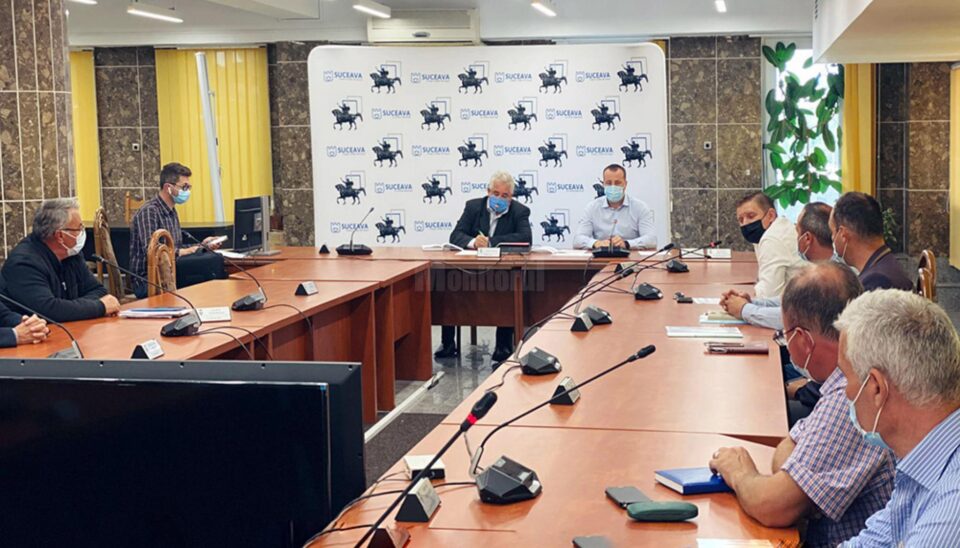 Comandament de investiții, cu participarea firmelor de construcții care au lucrări contractate, la sediul Primăriei Suceava
