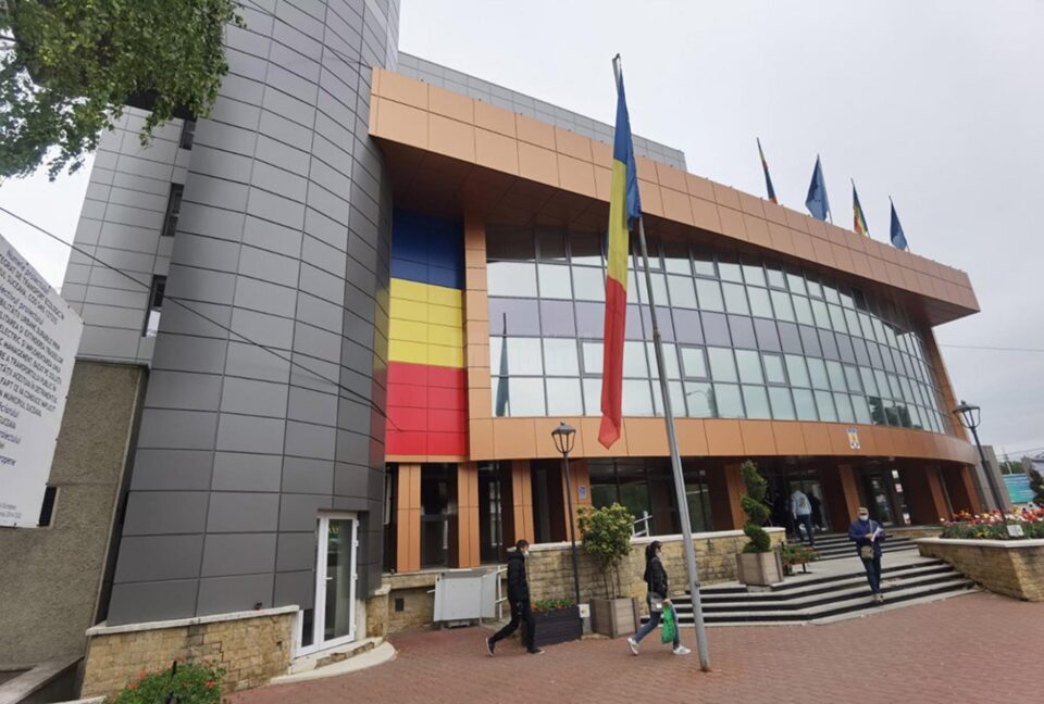 Treptele Primăriei Suceava vor fi reparate până la Ziua Bucovinei