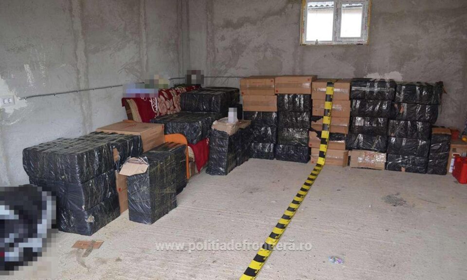 Țigări de contrabandă de aproape 100.000 de euro, ridicate din două gospodării din Vicovu de Sus Țigări de contrabandă de aproape 100.000 de euro, ridicate din două gospodării din Vicovu de Sus