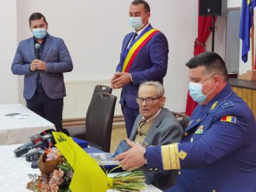 La împlinirea a 105 ani, veteranul de război Constantin Florea a primit cea mai înaltă distincție onorifică a Armatei României