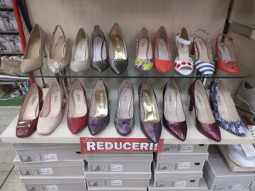 Magazinele „La Strada” oferă încălțăminte din piele din colecțiile unor branduri celebre la prețuri de outlet
