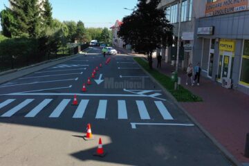 Strada Curtea Domnească are acum o porțiune mai mare cu sens unic, dar și mai multe locuri de parcare