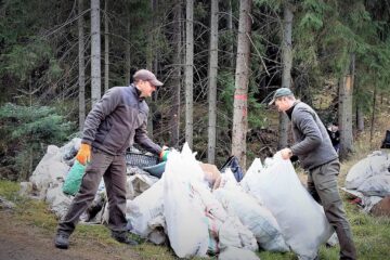 Campanie de ecologizare în pădurile Sucevei, sâmbătă, 25 septembrie