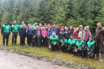 Pădurile din preajma Hergheliei Lucina au fost curățate de gunoaie de voluntari, care au adunat 140 de saci cu deșeuri