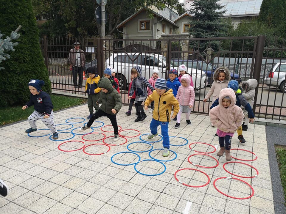 Activități sportive, la Grădinițele cu Program Prelungit ,,Așchiuță” și ,,Albinuța” Suceava