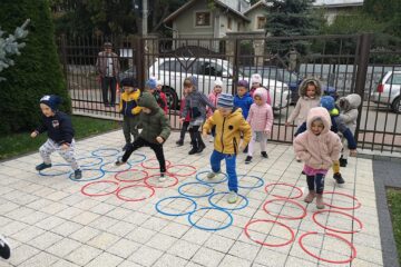 Activități sportive, la Grădinițele cu Program Prelungit ,,Așchiuță” și ,,Albinuța” Suceava