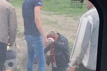 Viceprimarul băut din Mitocu Dragomirnei a lovit un podeț cu mașina și a fost dus acasă de localnici