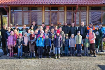 Sute de kilograme de gunoaie strânse de silvicultori și voluntari la Cârlibaba