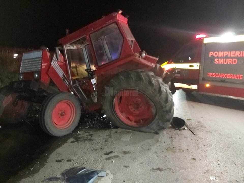 A intrat cu mașina direct într-un tractor care staționa pe E 85