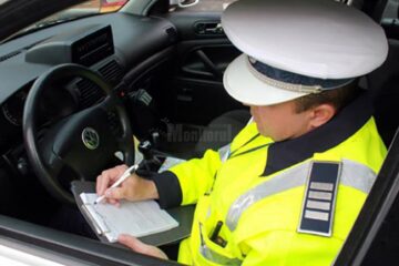 Lăsat fără permis și amendat după ce nu a acordat prioritate unei ambulanțe SMURD Sursa gazetaoltului.ro