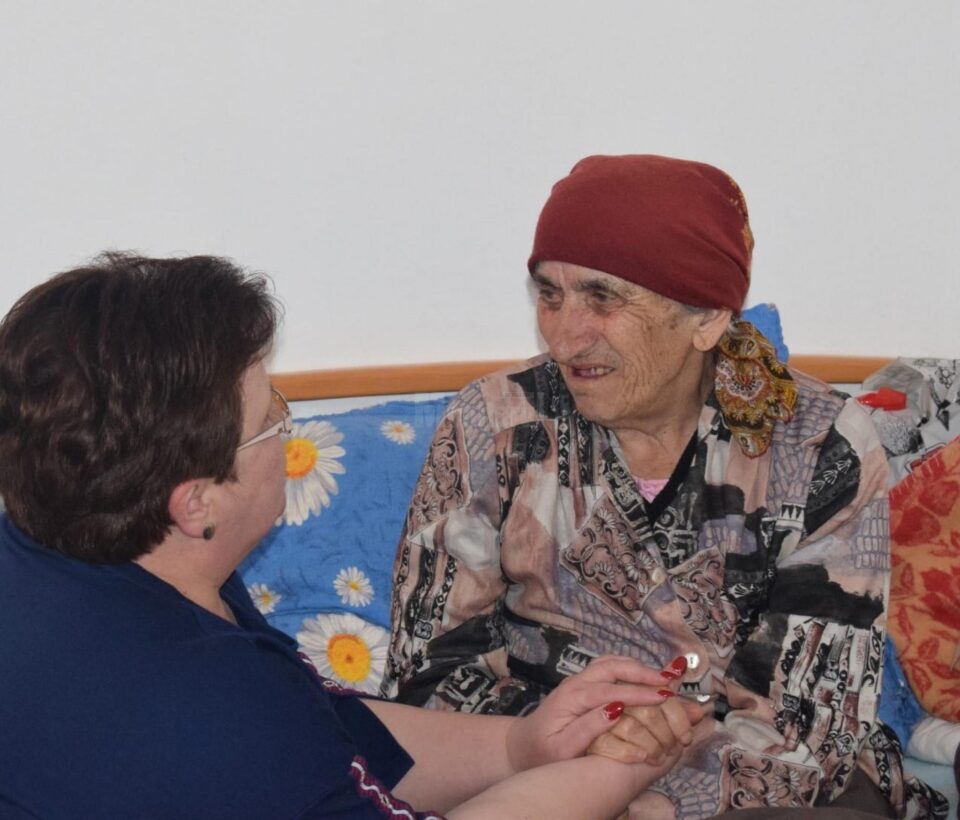 Peste 70 de „bunici” din Căminul de la Solca așteaptă un dar, de ziua lor, Ziua Persoanelor Vârstnice