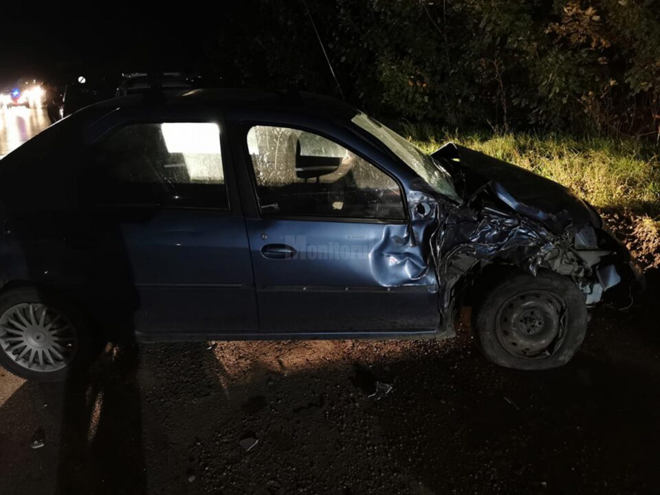 Autoturismul Dacia Logan implicat în accident