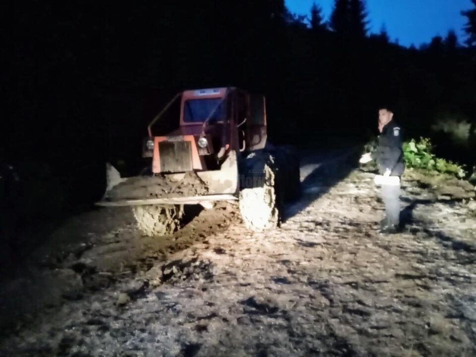 Suspecți de braconaj, găsiți în pădure cu un TAF în care aveau o armă de vânătoare
