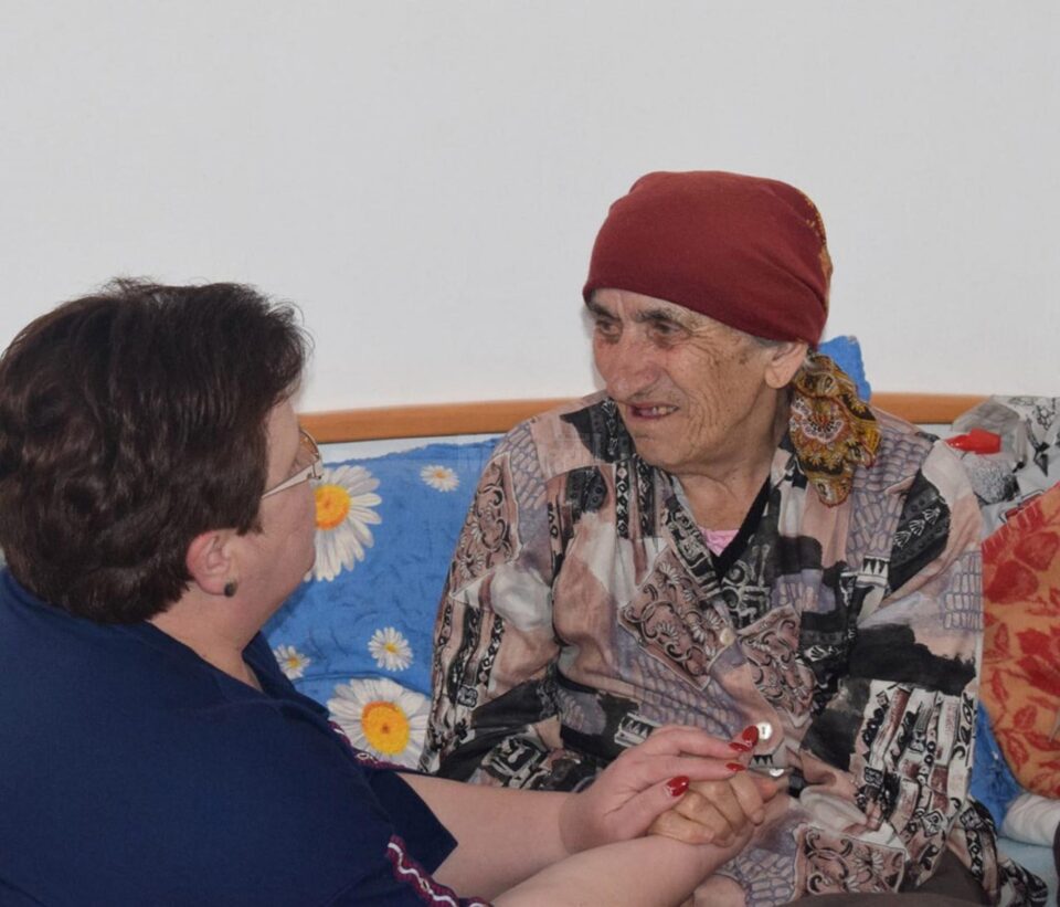 Peste 70 de „bunici” din Căminul de la Solca așteaptă un dar, de ziua lor, Ziua Persoanelor Vârstnice