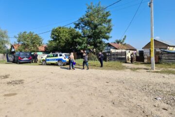 Descindere a poliției la familii din Șcheia care își neglijează copiii și îi împing spre infracțiuni