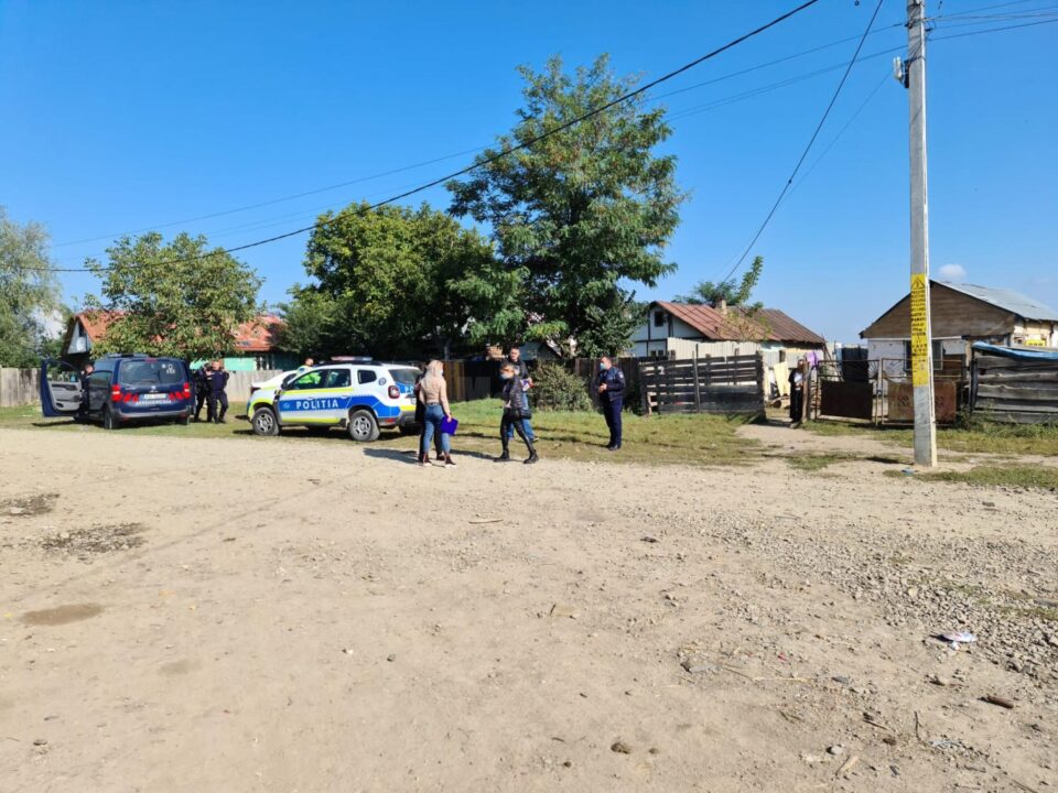 Descindere a poliției la familii din Șcheia care își neglijează copiii și îi împing spre infracțiuni Descindere a poliției la familii din Șcheia care își neglijează copiii și îi împing spre infracțiuni
