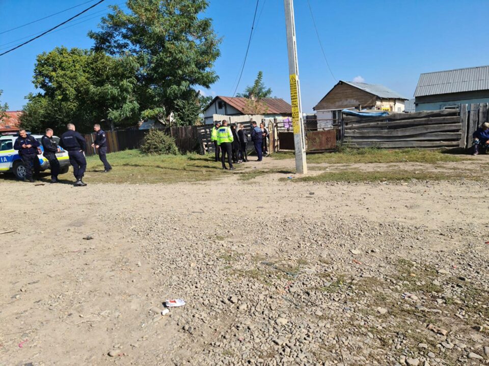Descindere a poliției la familii din Șcheia care își neglijează copiii și îi împing spre infracțiuni Descindere a poliției la familii din Șcheia care își neglijează copiii și îi împing spre infracțiuni