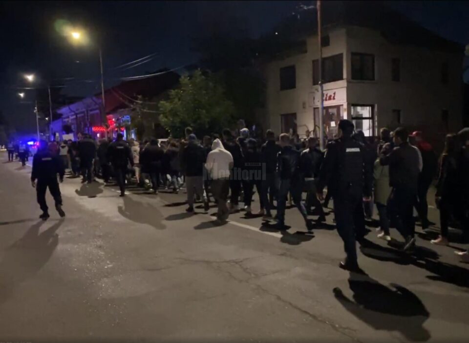 Protestele de la Rădăuți au continuat și duminică seara, dar la nivel redus