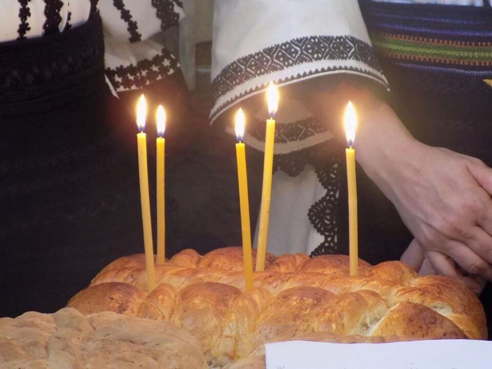 Dacă cineva îți aruncă pietre, tu dă-i pâine credit Rasunetul