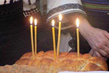 Dacă cineva îți aruncă pietre, tu dă-i pâine credit Rasunetul