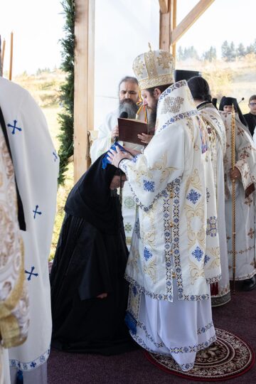 Hirotonia maicii Sotiria ca stavroforă a așezământului monahal Foto Ema Motrescu
